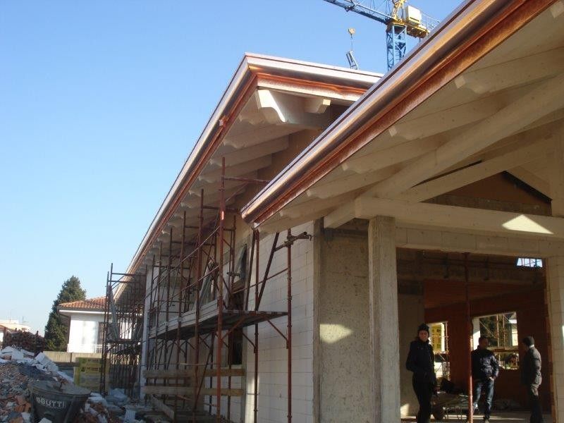 Sopraelevazioni in legno Bergamasca Costruzioni Legno Tetto a Origgio legno lamellare certificato FSC e PEFC sbiancato con finitura Ammon