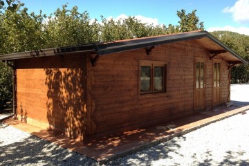 Casetta di Legno Casa con pareti e tetto coibentato  di Euroedilegno srl