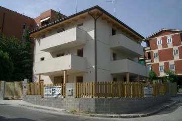 Modello Casa in Legno Casa bifamiliare su due piani di RIKO-HISE srl - Arch. Daniele Bonzi