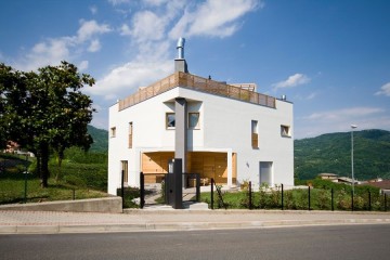 Modello Casa in Legno Casa Bifamiliare 2 di RIKO-HISE srl - Arch. Daniele Bonzi