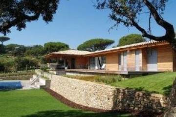 Modello Casa in Legno Villa saint tropez di RIKO-HISE srl - Arch. Daniele Bonzi