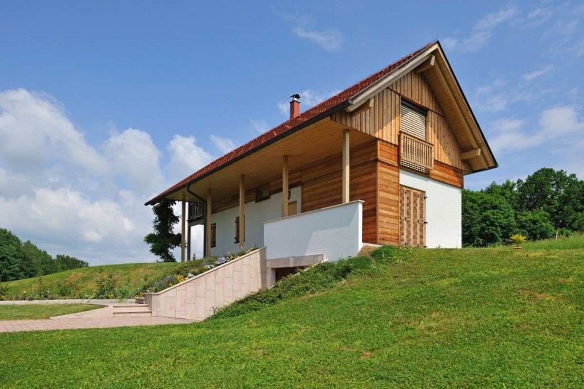 Case in legno RIKO-HISE srl - Arch. Daniele Bonzi CASA IN COLLINA 