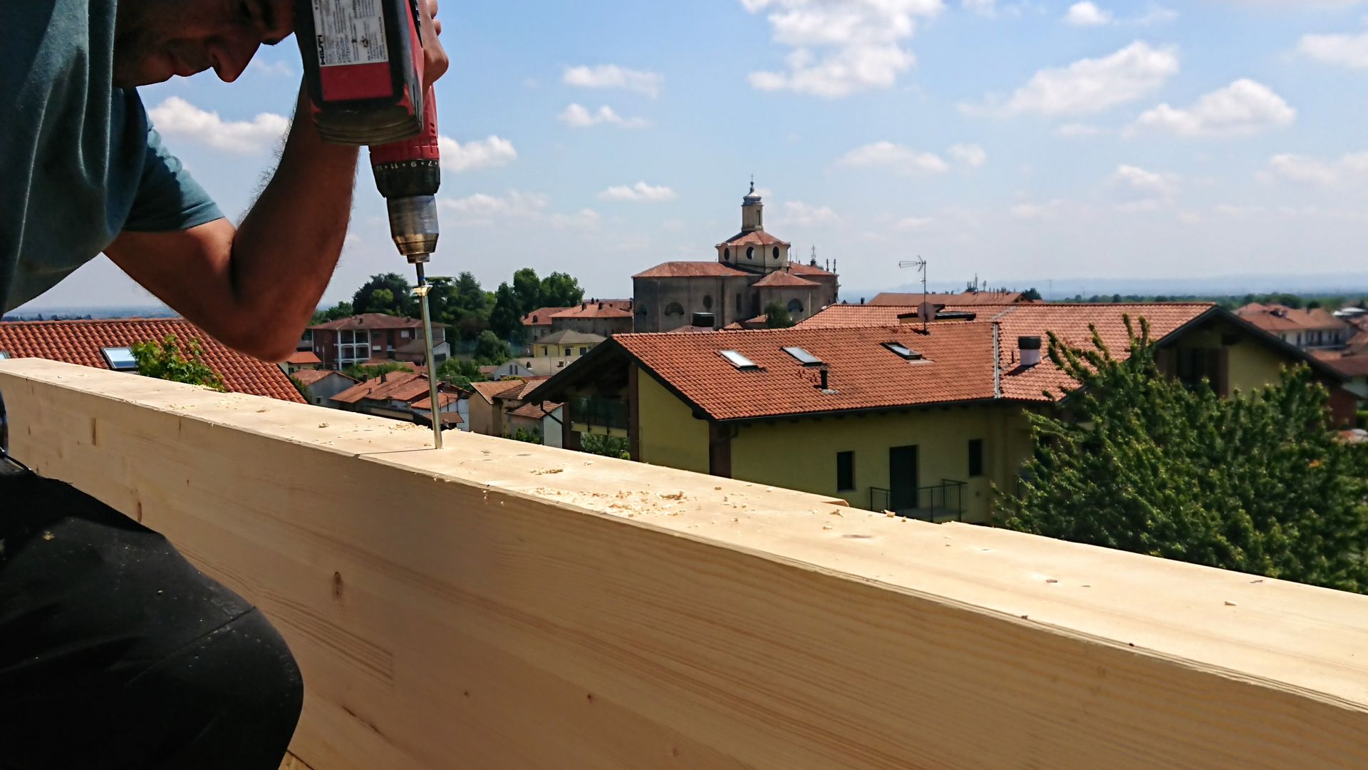 Villa unifamiliare con garage e piscina a Cavaglià (BI) realizzato da Lino Ferro Architetto, Assistenza tecnica a Oleggio