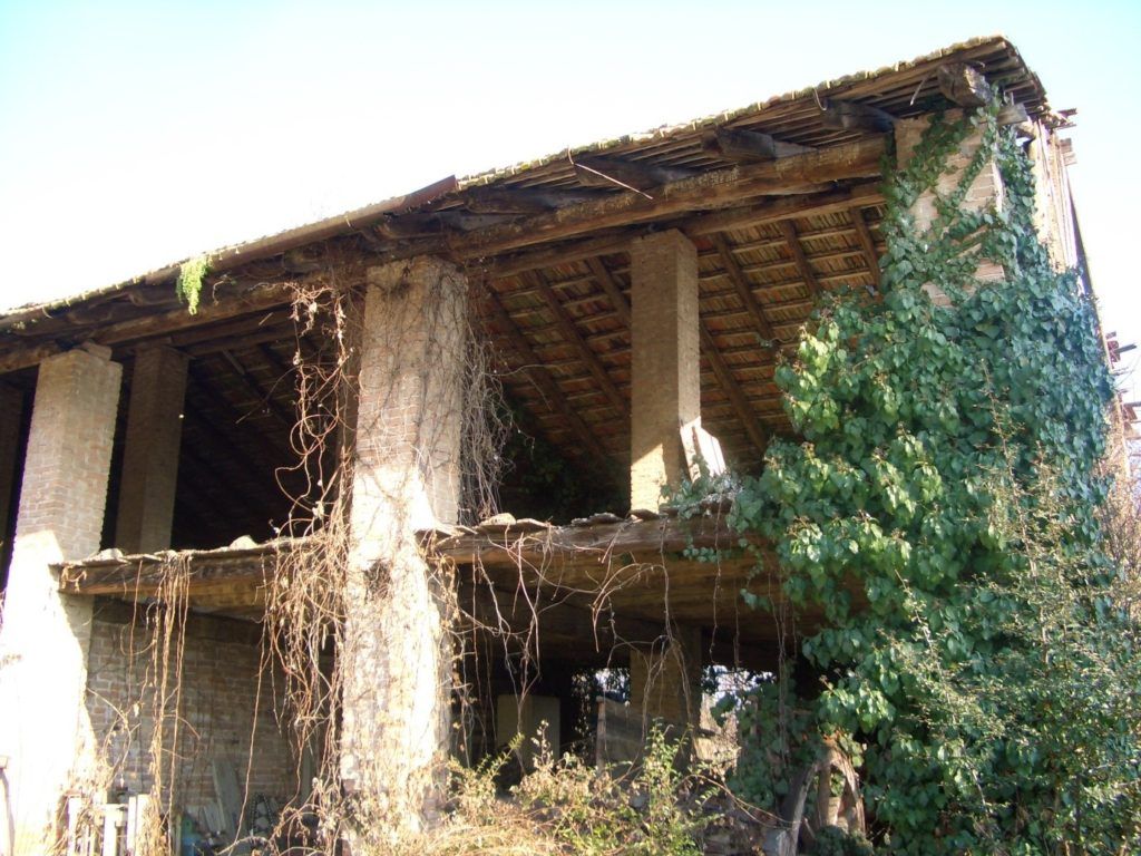 Barchesse e fienili nella campagna veneta.